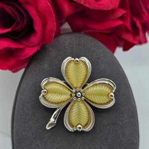 Marboux Vintage Four Leaf Clover Brooch‎ Silver Tone Yellow Lucite Signed 556